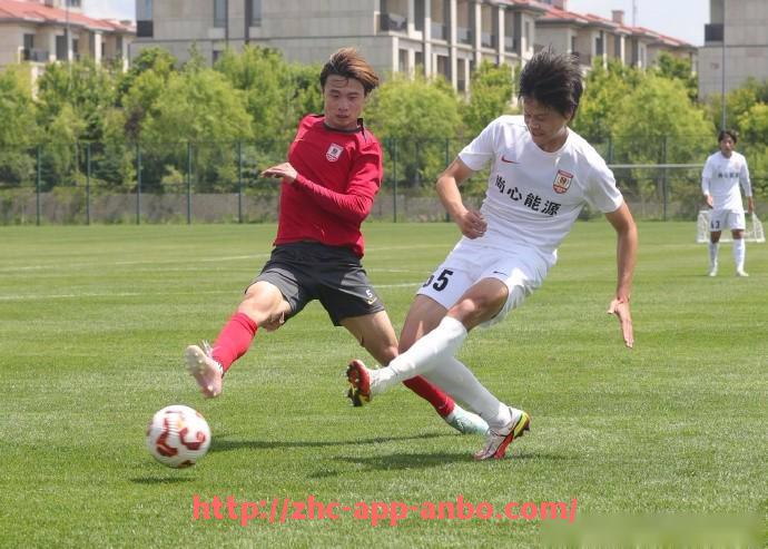 安博体育app下载-世俱杯比赛中球员在禁区内的身体对抗能力排名分析